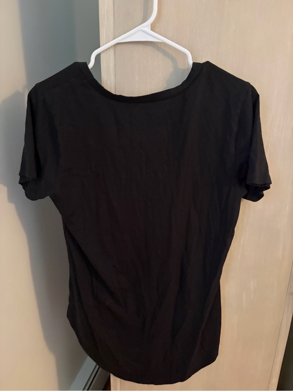 Z Supply Black V-Neck Pocket Tee — Women's Short Sleeve - Picture 2 of 2